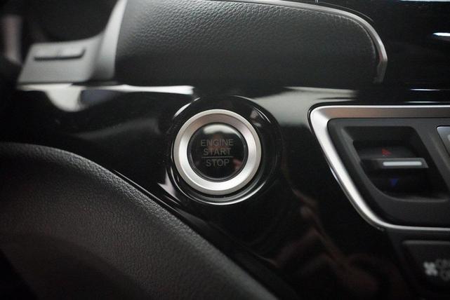 Photo of 2024 Platinum White Pearl Honda Passport