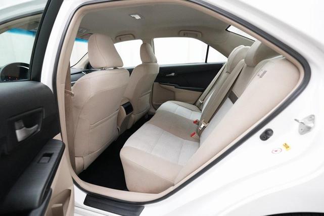 Photo of 2012 Super White Toyota Camry