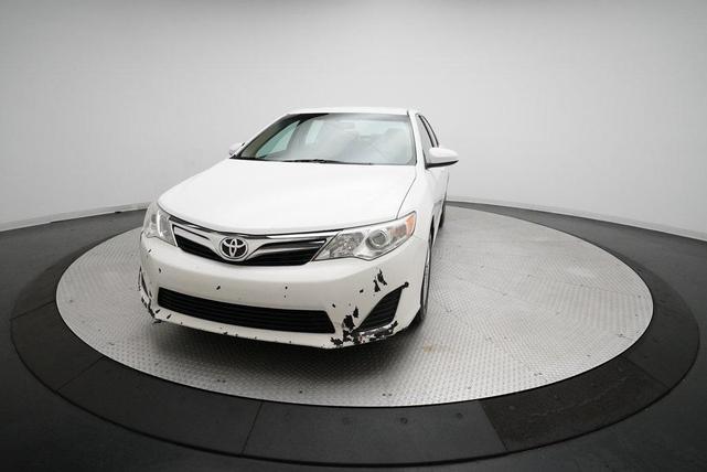 Photo of 2012 Super White Toyota Camry