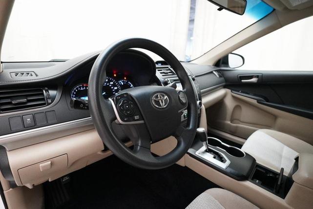 Photo of 2012 Super White Toyota Camry