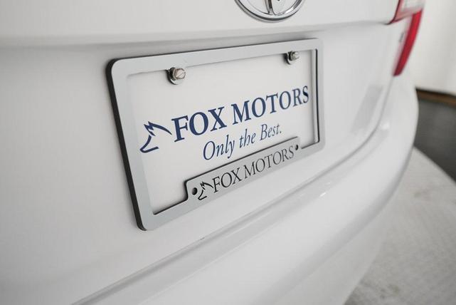 Photo of 2012 Super White Toyota Camry