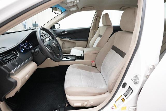 Photo of 2012 Super White Toyota Camry
