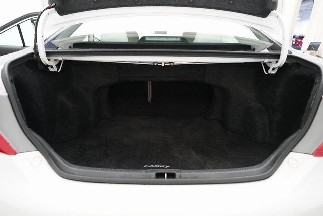 Photo of 2012 Super White Toyota Camry