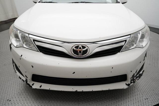 Photo of 2012 Super White Toyota Camry