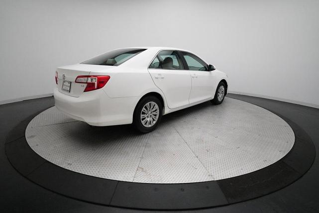 Photo of 2012 Super White Toyota Camry