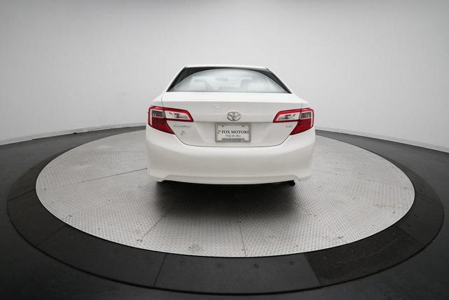 Photo of 2012 Super White Toyota Camry