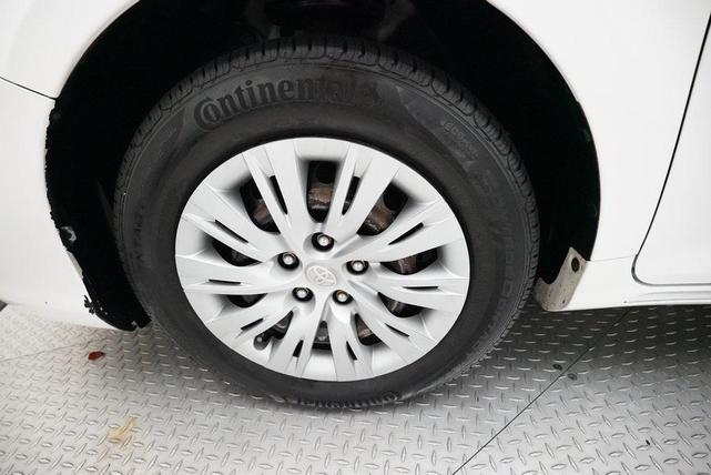 Photo of 2012 Super White Toyota Camry
