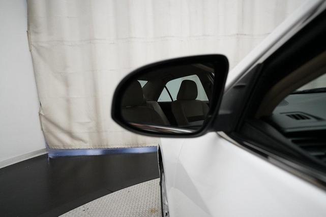 Photo of 2012 Super White Toyota Camry