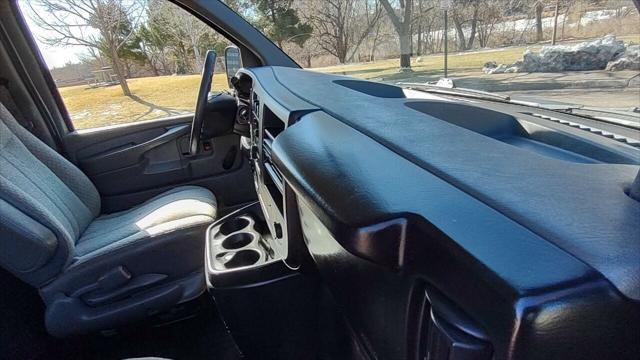 Photo of 2008 Graystone Metallic Chevrolet Express 1500