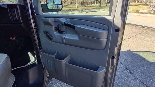 Photo of 2008 Graystone Metallic Chevrolet Express 1500