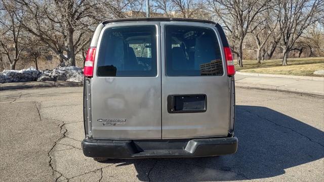 Photo of 2008 Graystone Metallic Chevrolet Express 1500
