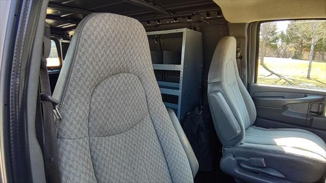 Photo of 2008 Graystone Metallic Chevrolet Express 1500