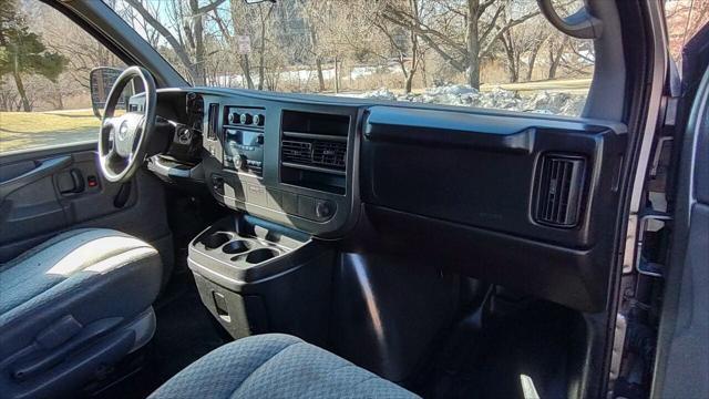 Photo of 2008 Graystone Metallic Chevrolet Express 1500