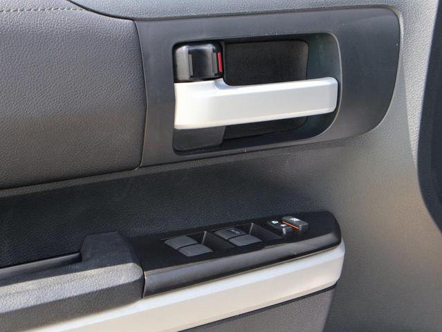 Photo of 2018 Silver Sky Metallic Toyota Tundra