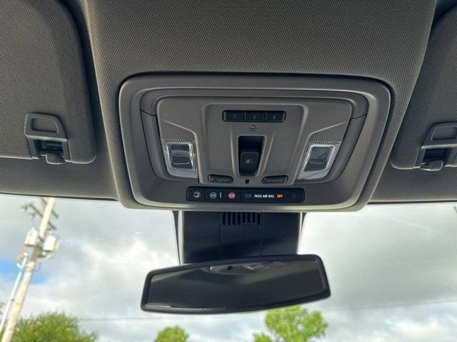 Photo of 2025 Summit White GMC Sierra 1500