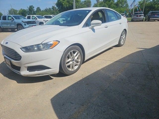 Photo of 2016 White Ford Fusion