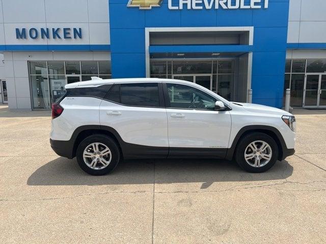 Photo of 2024 Summit White GMC Terrain