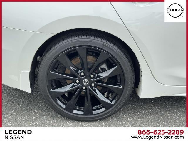 Photo of 2022 White Nissan Maxima