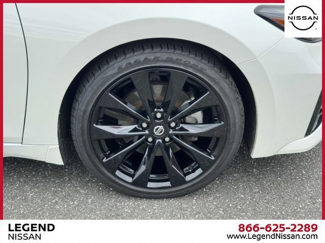 Photo of 2022 White Nissan Maxima
