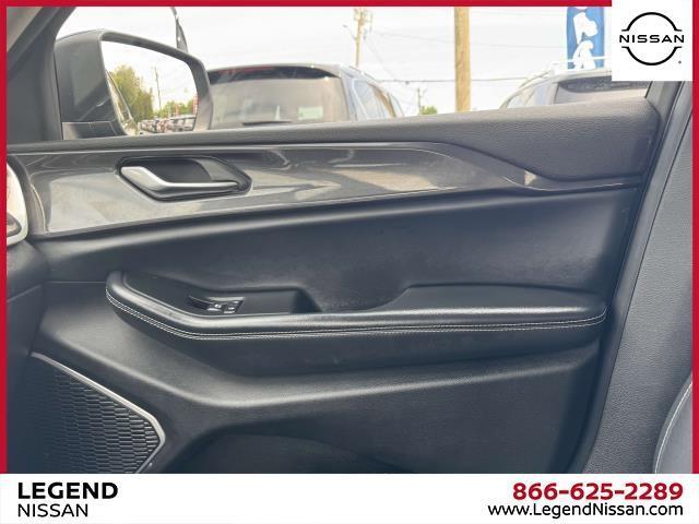 Photo of 2021 Diamond Black Jeep Grand Cherokee L