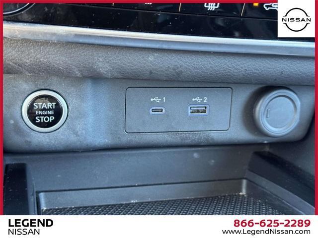 Photo of 2023 Glacier White Nissan Rogue