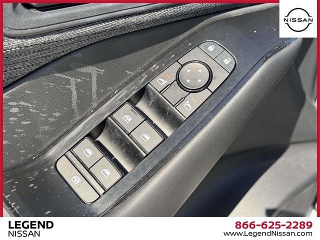 Photo of 2023 Glacier White Nissan Rogue