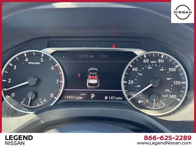 Photo of 2023 Glacier White Nissan Rogue
