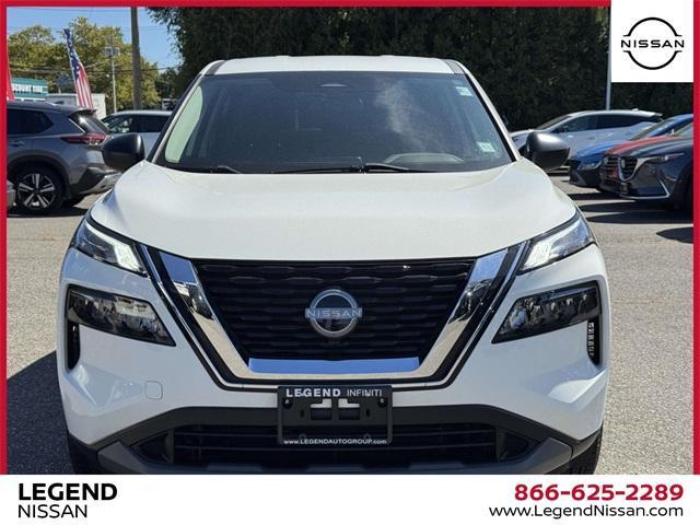 Photo of 2023 Glacier White Nissan Rogue
