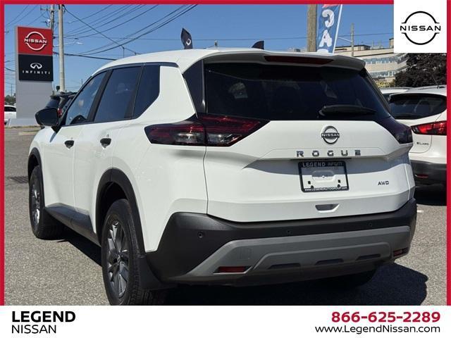 Photo of 2023 Glacier White Nissan Rogue
