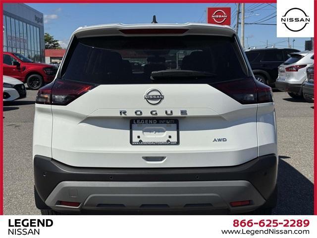 Photo of 2023 Glacier White Nissan Rogue