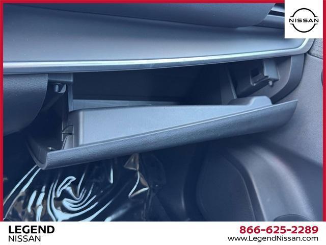 Photo of 2023 Glacier White Nissan Rogue