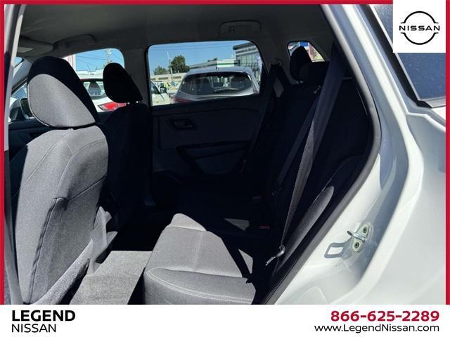 Photo of 2023 Glacier White Nissan Rogue