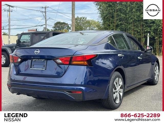Photo of 2023 Deep Blue Pearl Nissan Altima