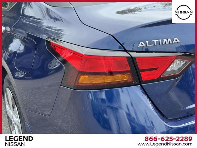 Photo of 2023 Deep Blue Pearl Nissan Altima