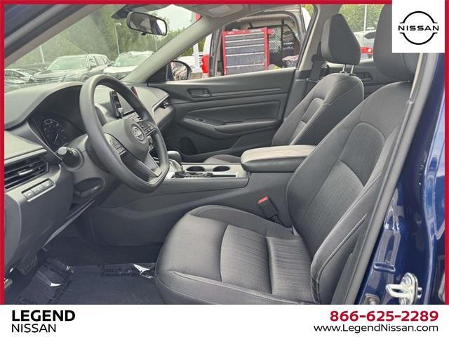 Photo of 2023 Deep Blue Pearl Nissan Altima