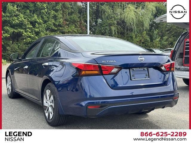 Photo of 2023 Deep Blue Pearl Nissan Altima