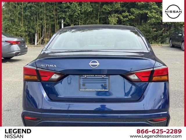 Photo of 2023 Deep Blue Pearl Nissan Altima