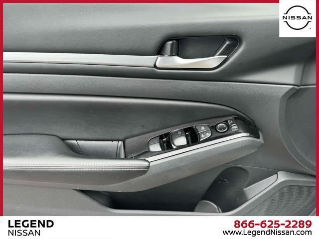 Photo of 2023 Brilliant Silver Metallic Nissan Altima