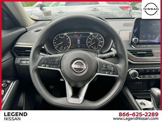 Photo of 2023 Brilliant Silver Metallic Nissan Altima