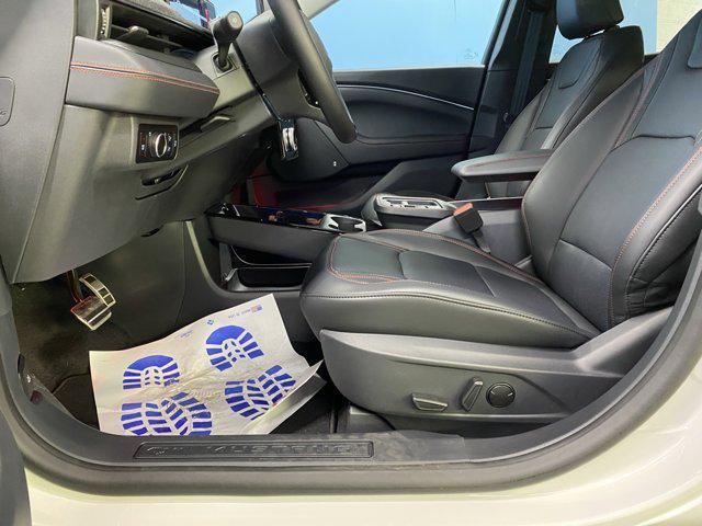 Photo of 2025 Star White Metallic Tri-Coat Ford Mustang Mach-E
