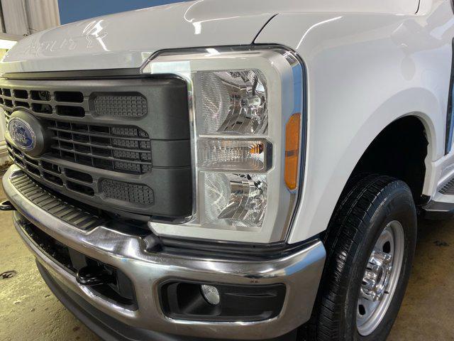 Photo of 2023 Oxford White Ford F-250