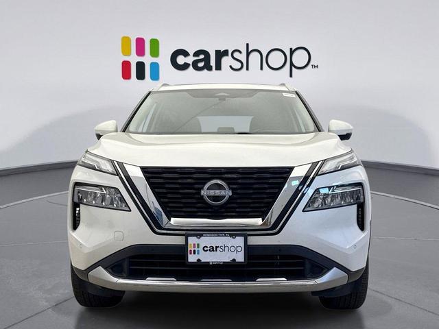 Photo of 2023 Pearl White Tricoat Nissan Rogue