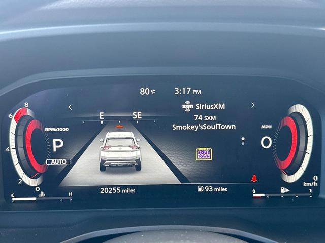 Photo of 2023 Pearl White Tricoat Nissan Rogue