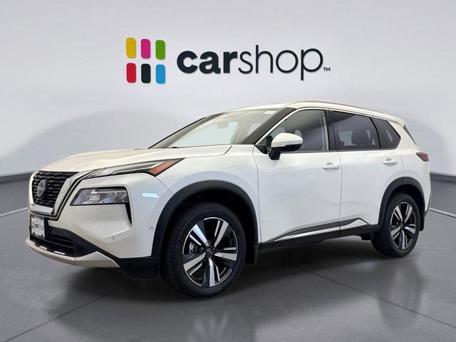Photo of 2023 Pearl White Tricoat Nissan Rogue