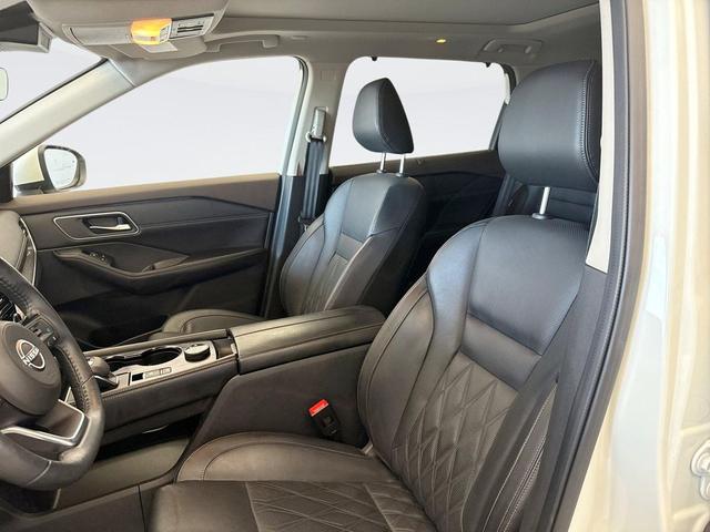 Photo of 2023 Pearl White Tricoat Nissan Rogue