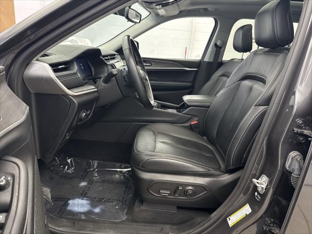 Photo of 2022 Baltic Gray Metallic Clearcoat Jeep Grand Cherokee L