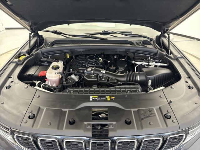 Photo of 2022 Baltic Gray Metallic Clearcoat Jeep Grand Cherokee L