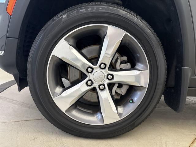 Photo of 2022 Baltic Gray Metallic Clearcoat Jeep Grand Cherokee L