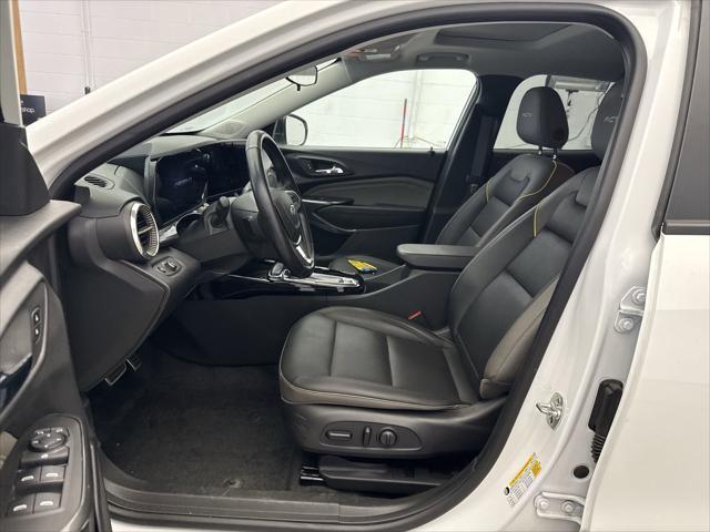 Photo of 2024 Summit White Chevrolet Trax