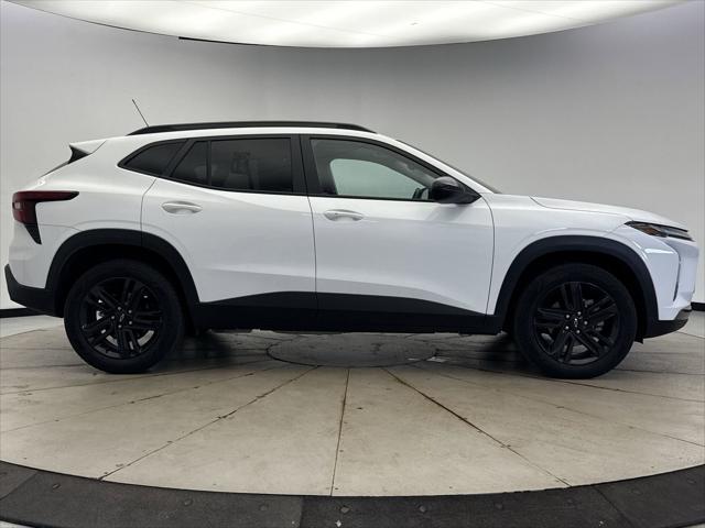 Photo of 2024 Summit White Chevrolet Trax